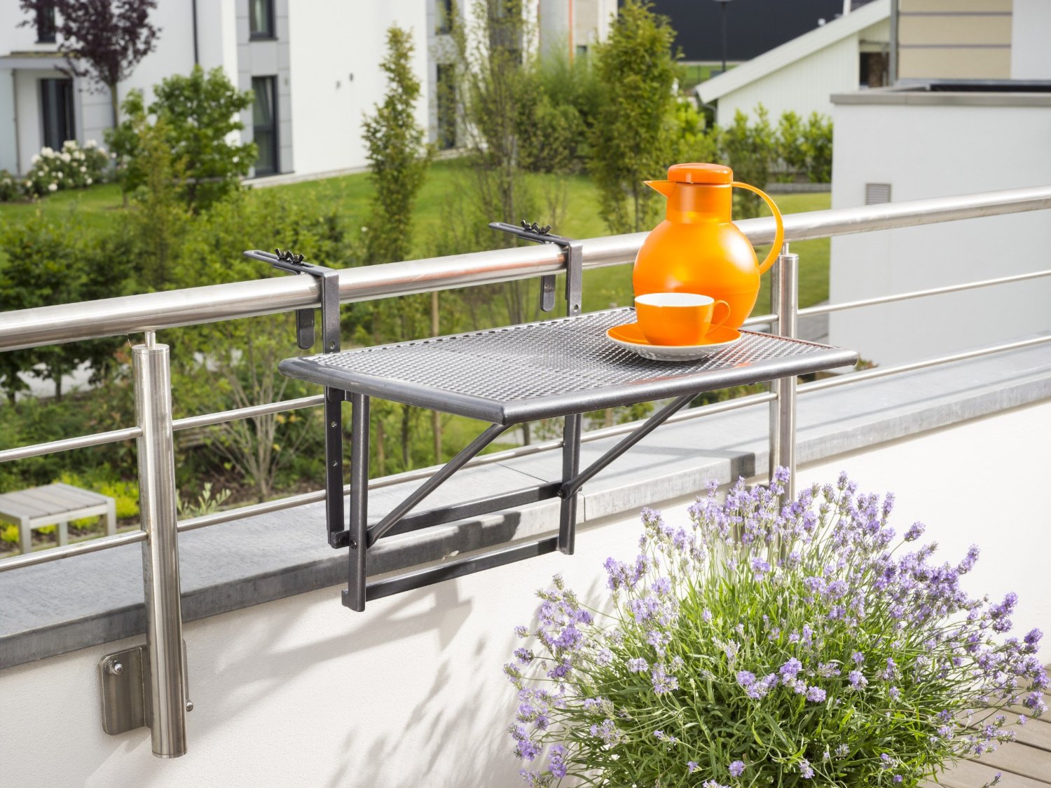 Kleiner balkon welche möbel: img eine mini lounge fuer zwei ...