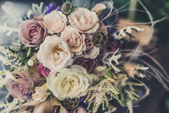 Schnittblumen inszenieren in Vase Rosen